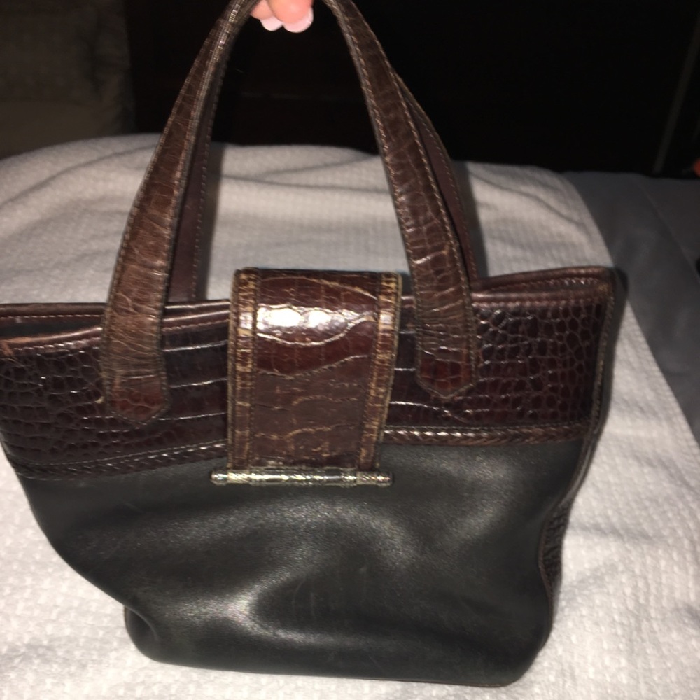 Classic dark leather Brighton shoulder bag.